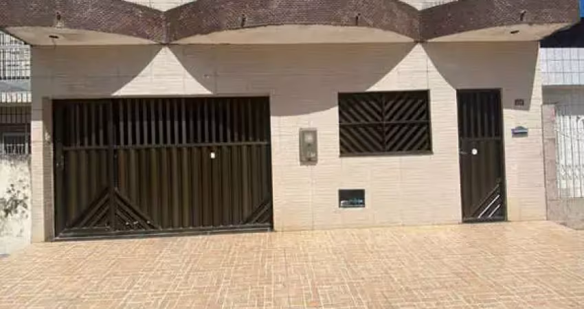 Casa duplex no Santos Dumont