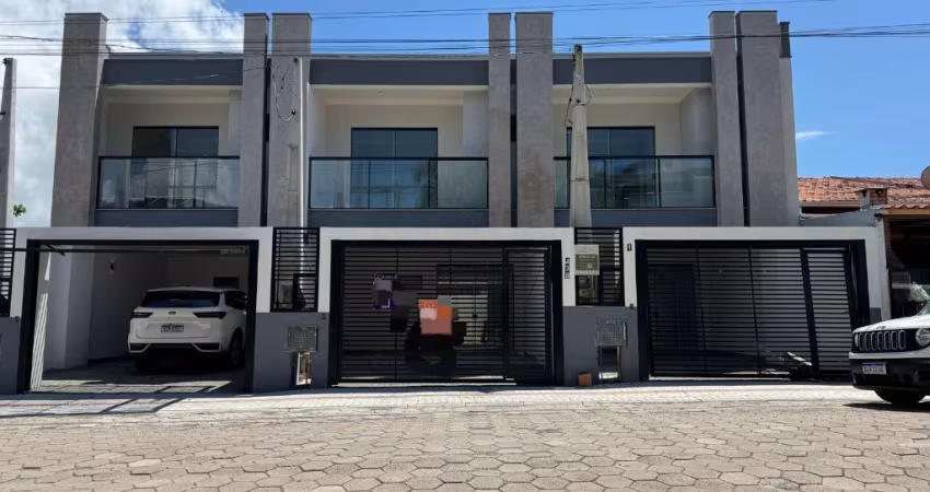 Sobrado geminado em Balneário Piçarras – Itacolomi -123,85m² Apenas R$ 730 mil 450  metros da praia