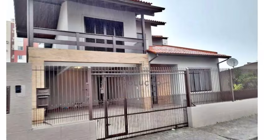 Casa com 3 dormitórios à venda-Bairro  Ipiranga - São José/SC