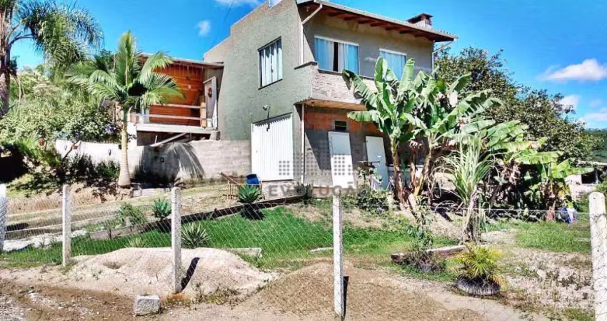 CASA 04 Quartos, 11 Vagas - Três Riachos - Santa Catarina