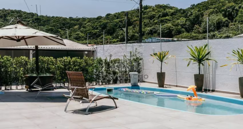 Maravilhosa casa com 05 suítes, 450 m² e terreno de 1.000 m² - praia do antenor - santa catarina