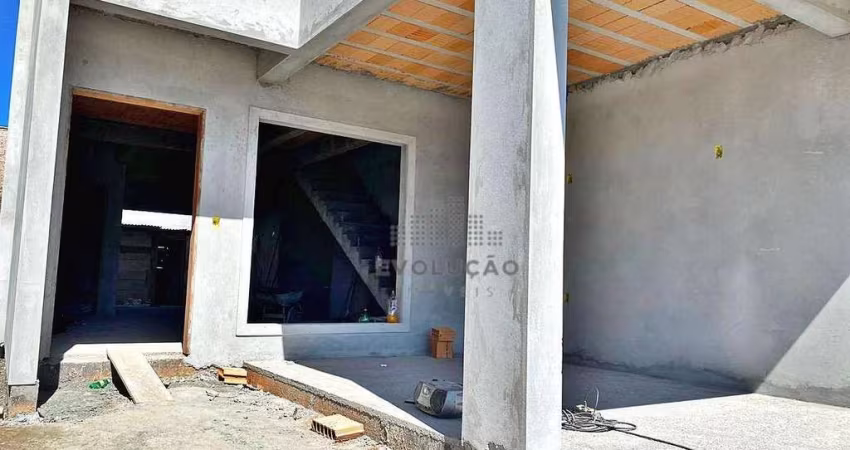 Sobrado com 03 Dorms, sendo 02 Suítes em Forquilhinhas - São José SC