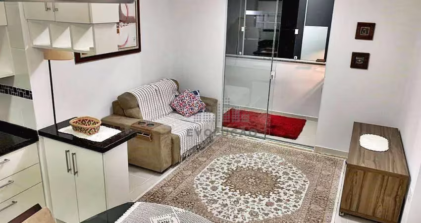 Apartamento oferece 2 dormitórios, 1 banheiro social