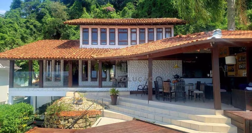 Casa com 5 dormitórios à venda, 380 m² por R$ 2.200.000,00 - Centro - São José/SC