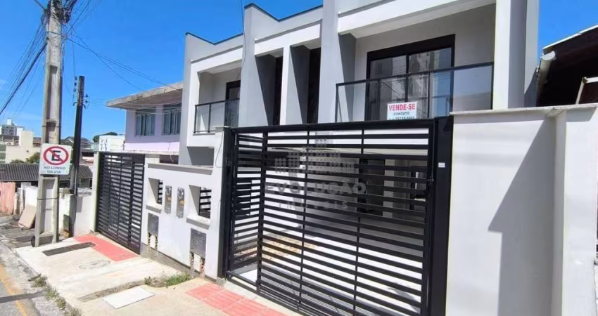 Lindo Sobrado com 3 dormitórios à venda, 179 m²  Barreiros - São José/SC