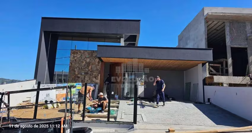 Excelente casa com 136 m² - 3 dormitórios (suíte), piscina- palhoça/sc