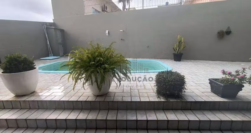 Casa de Esquina com 280 m², 04 Dorms, Suite, Piscina em Capoeiras - Florianópolis/SC