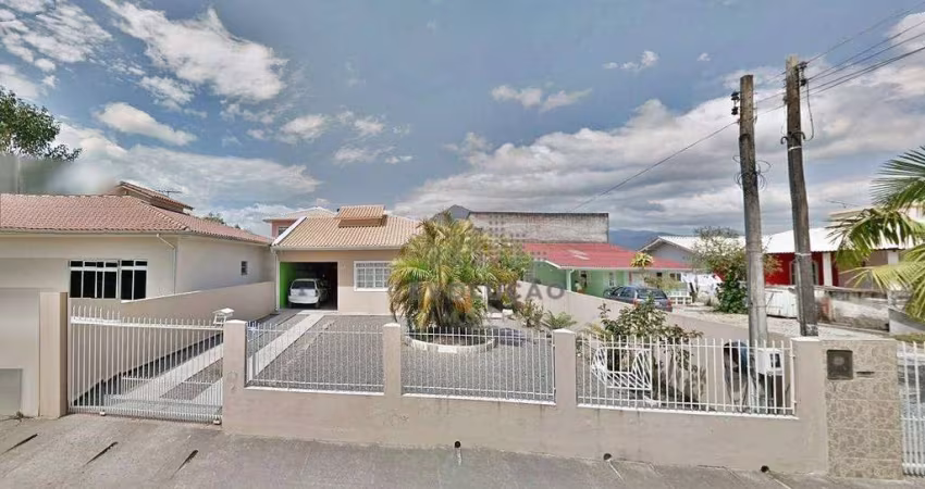 CASA 3 Quartos, 3 Vagas, Amplo Terreno - Barra do Aririú