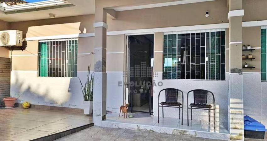 CASA 3 Quartos, 2 Vagas, Churrasqueira - Barra do Aririú