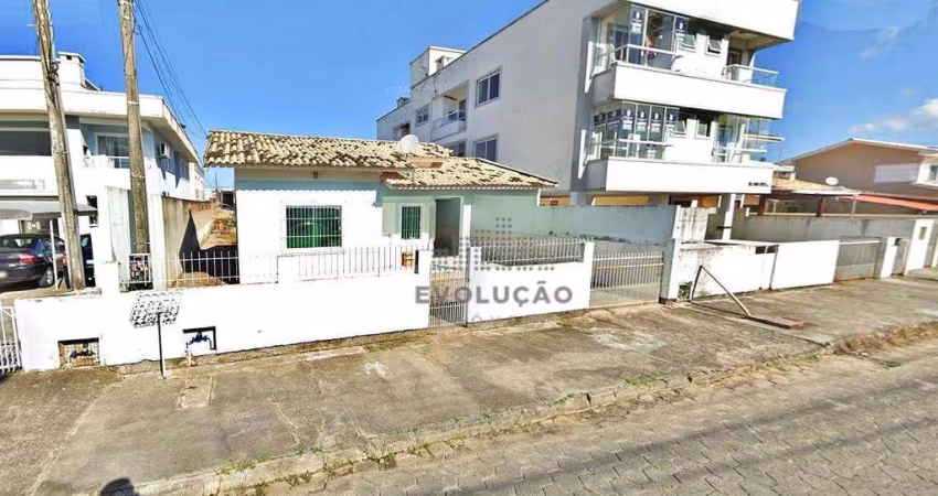 CASA 2 Quartos, 6 Vagas, Churrasqueira - Alto Aririú