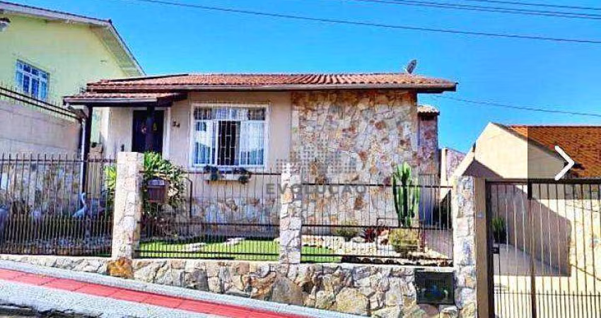 Casa no bairro Bela Vista/São José, com 3 quartos + uma edícula com 2 quartos e banheiro social