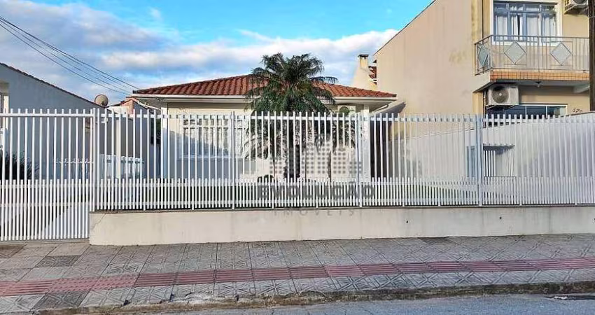 CASA 3 Quartos, 5 Vagas, Edícula - Fazenda Santo Antônio.