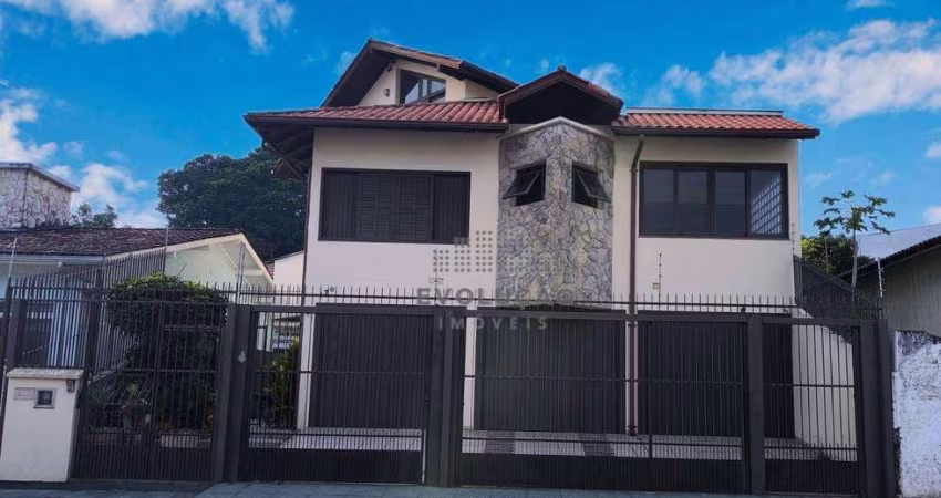 Casa com 3  Dorms, Suíte e 264 m² privativos - Capoeiras - Florianópolis/SC