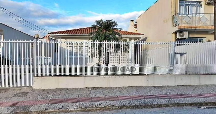 CASA 3 Quartos, 5 Vagas, Edícula - Fazenda Santo Antônio.