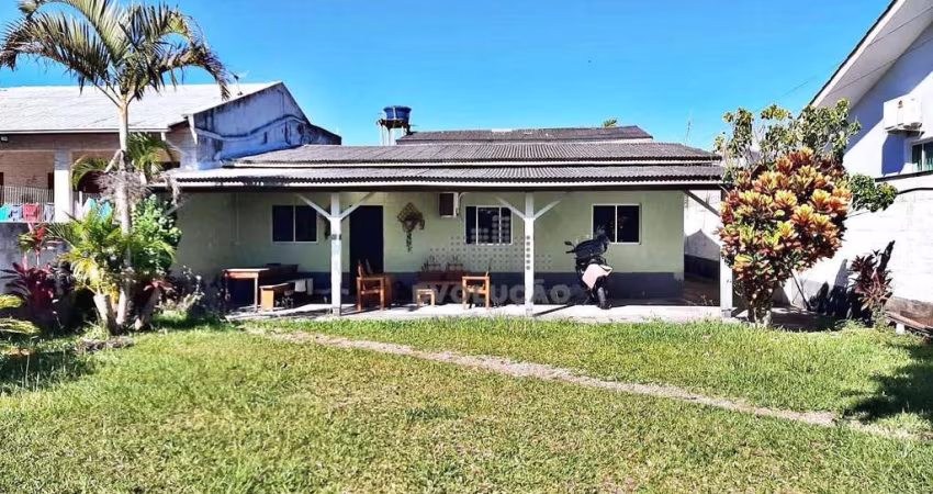 CASA 2 Quartos, 8 Vagas, 550 metros Mar - Pinheira