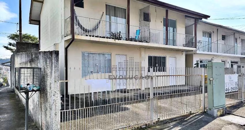 02 Casas com 06 Aptos de 01 Dorms e 01 Apto de 02 Dorms em Serraria - São José/SC