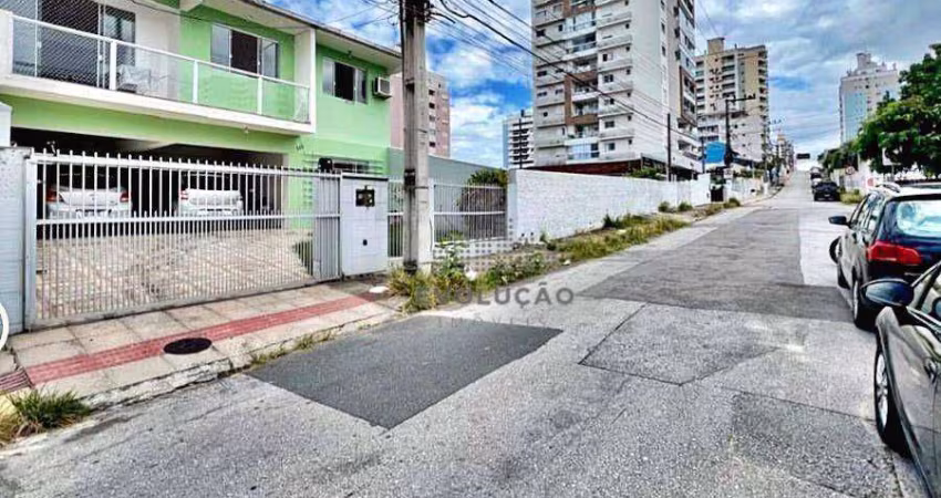 Casa no Bairro de Barreiros em São José, com 6 quartos, com 260 metros quadrados.