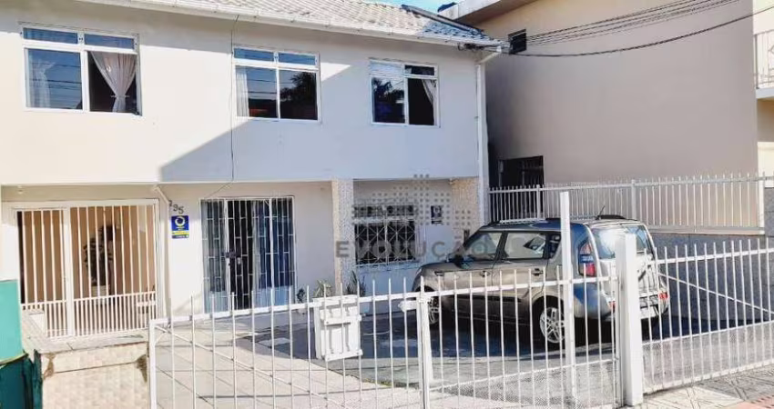 Casa com 5 Dorms - Kobrasol - São José/SC