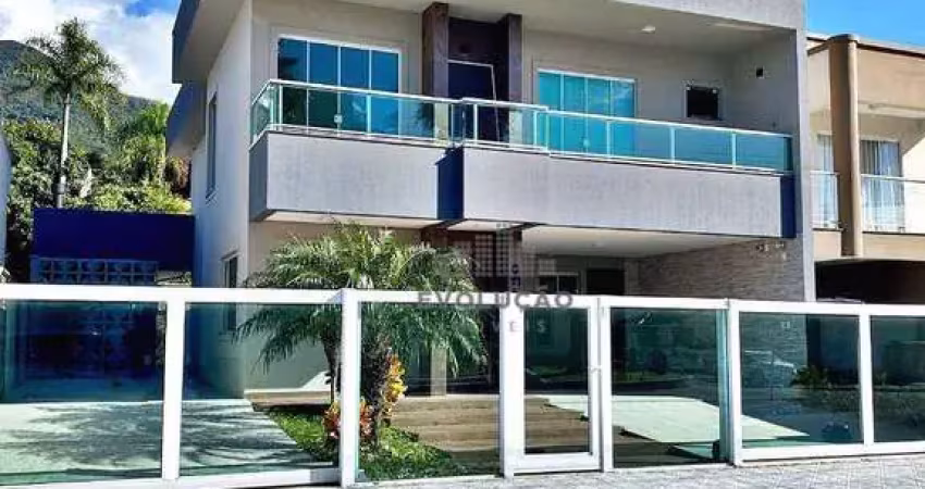Ótima casa na praia de fora com 5 quartos, sendo 2 suítes, uma suíte master com hidromassagem e closet