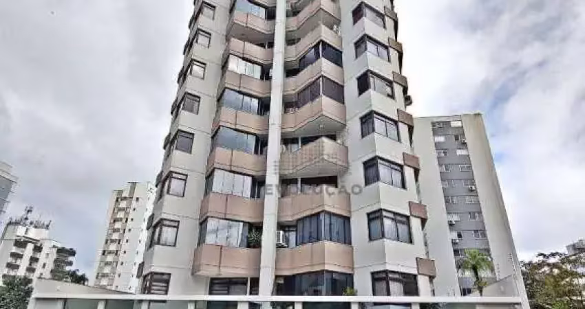 Cobertura com 4 Dormitórios com 03 Suítes - Centro - Florianópolis/SC
