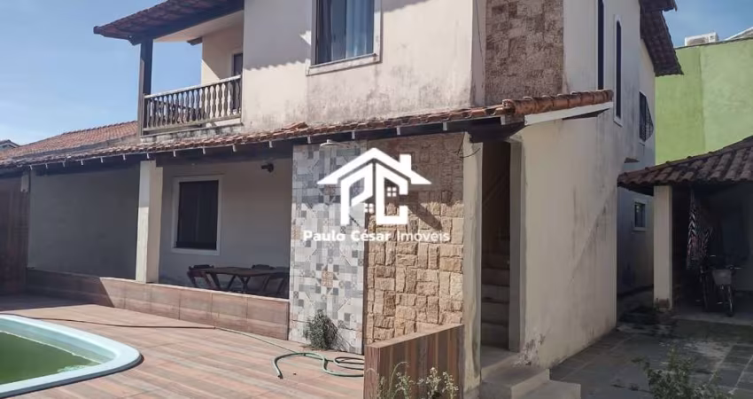 Excelente casa em condomínio de alto padrão, composta por: 05 quartos, sendo 03 suítes, 02 salas, banheiros sociais, cozinha, área de serviço, lavande