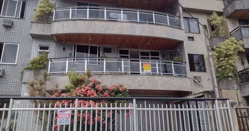 Excelente apartamento composto por 03 quartos sendo 01 suíte, ótima sala com varanda de frente, cozinha, banheiro social, área de serviço, quarto de e