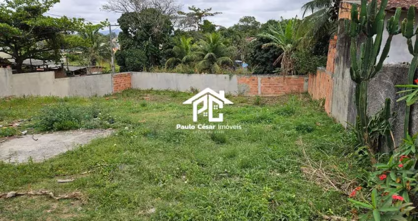 Excelente terreno de esquina todo murado, a 30 metros do asfalto com 470,00m², a 2 km do centro, ótima localização.