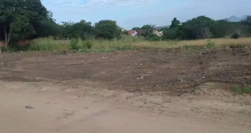 Excelente área com 4.000,00m², medindo 40m de frente por 100m pelas laterais, ótima localização, a 500m do quartel do corpo de bombeiros.