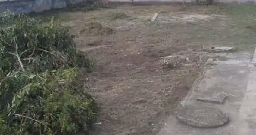 Excelente terreno com 600,00m², medindo 15m de frente por 40m pelas laterais, devidamente escriturado, registrado, totalmente legalizado, todo murado,