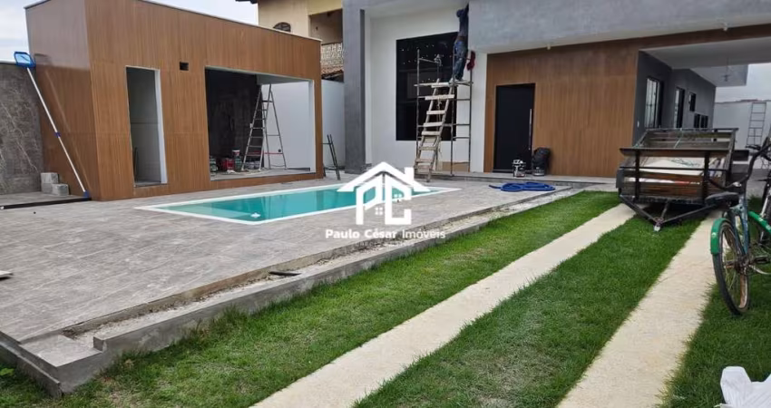 Casa à venda em Araruama-RJ, Vila Capri: 3 quartos, 2 suítes, 2 salas, 1 banheiro, 1 vaga de garagem, 140m² de área.