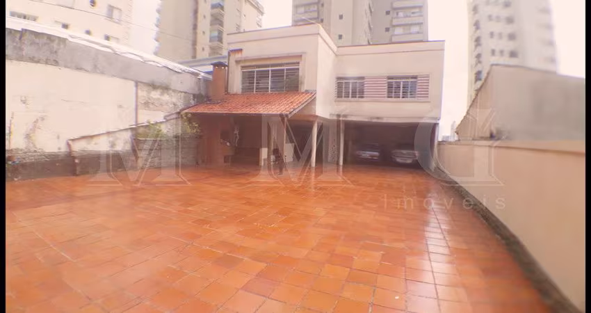 Bem localizado sobrado na Vila Mariana com 350m² de terreno próximo ao Metro