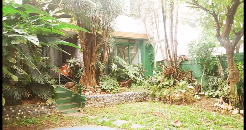 Casa comercial alugar ou vender 4 dormitórios, 3 salas e 3 vagas Vila Mariana