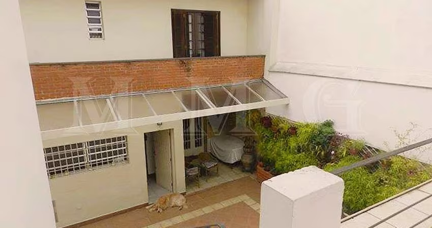 Sobrado de 260m² com 3 dormitórios e 5 vagas no Planalto Paulista