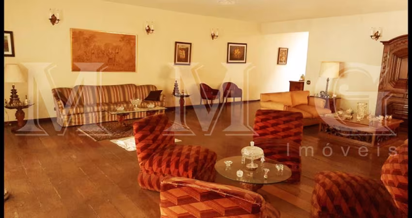 Planalto, casa térrea, 3 suítes, 3 salas, copa, cozinha, 4 vagas, quintal ótimo