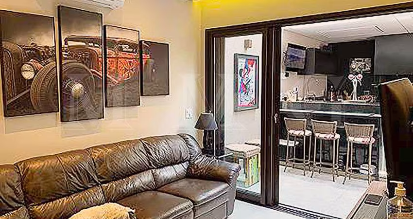 Sobrado de 250m² com 3 suítes e 4 vagas próximo à Av. dos Bandeirantes