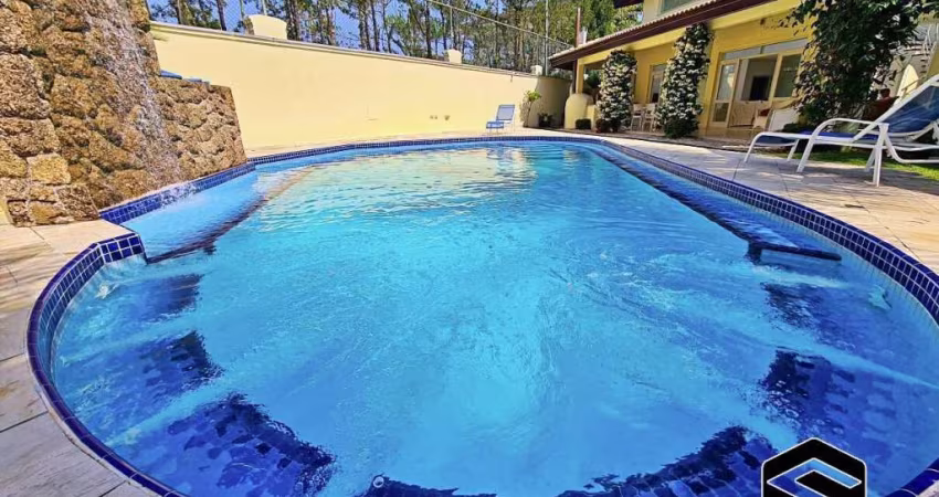 LINDA CASA, 04 DORMITÓRIOS, APENAS 01 QUADRA DA PRAIA!