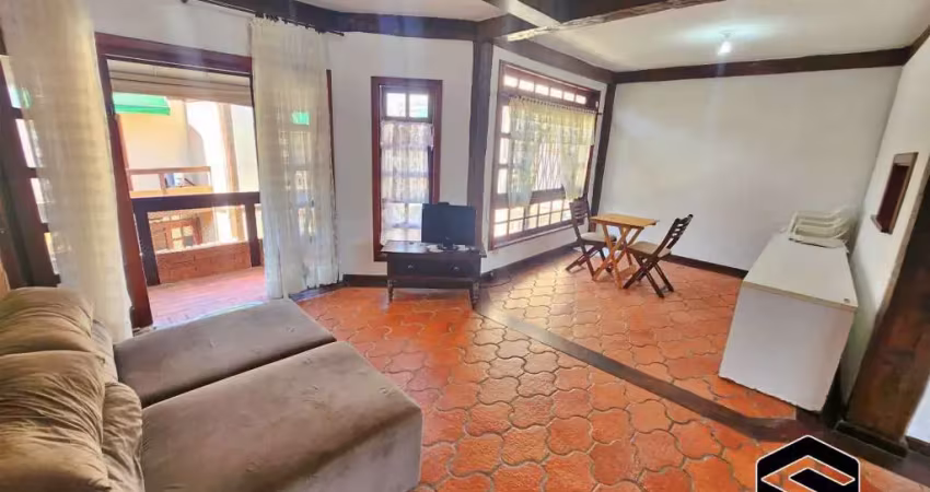 Sobrado em condomínio c/ lazer, arquitetura diferenciada, 02 vagas!