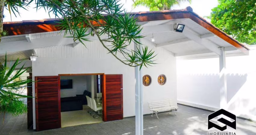 CASA TÉRREA, 04 DORMITÓRIOS, COM PISCINA, PRÓXIMO A PRAIA DE PERNAMBUCO!