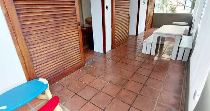 AMPLO APARTAMENTO, COM LAZER, 01 QUADRA DA PRAIA!