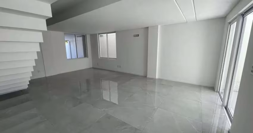 Excelente sobrado à venda com 3 suítes, centro - itajaí