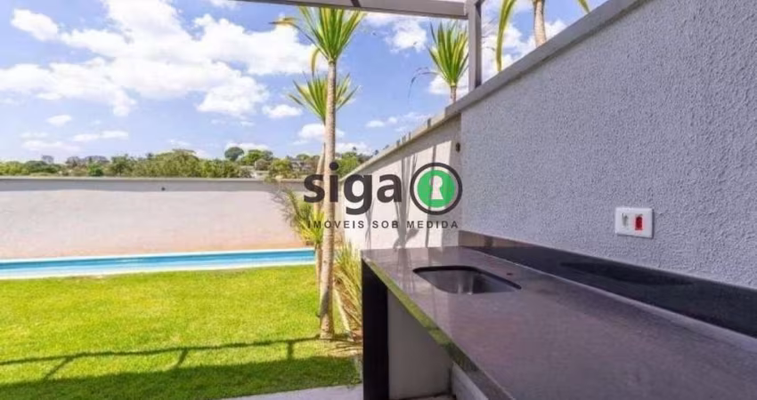 Casa em Condomínio Fechado com 4 Suítes, Piscina e Quintal Amplo