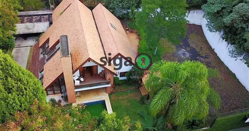 Casa de Luxo Projetada por Marcos Tomanik no Morumbi - Vizinha a Área Verde Tombada
