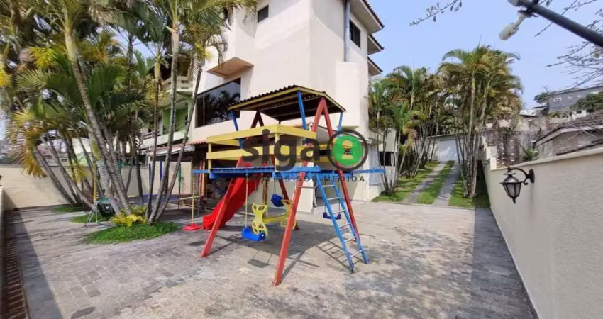 Casa a venda na Granja Viana  com 4 dormitórios