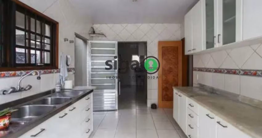 Casa Assobradada à Venda , com 4 suites, 4 vagas na Vila Madalena