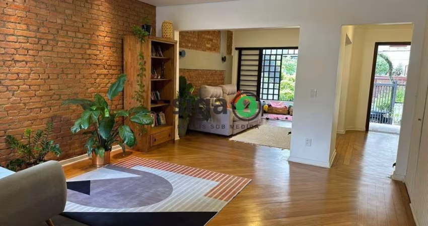 Casa  a venda com 4 dormitórios na Aclimação, sendo 2 Suites