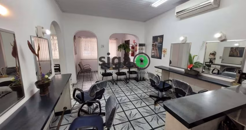 Casa térrea para locação e venda comercial em Pinheiros com 90m²