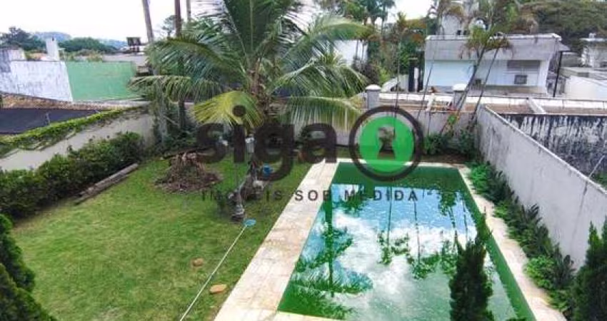 Casa no Bolsão de Interlagos com Piscina em terreno de 675m