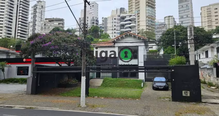 Casa comercial para locação no pacaembu, com 336,00m² au e  657m2at