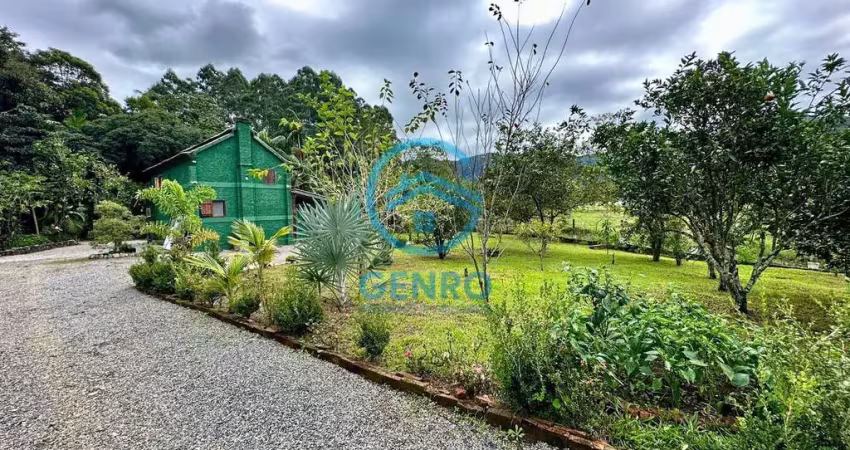 Linda chácara rústica com riacho e terreno de 7.000m² à venda em tijucas/sc