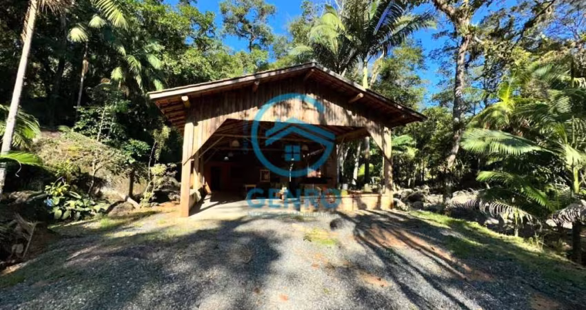 Chácara em Meio a Natureza com Cachoeira e Terreno de 6.000m² à venda em Canelinha/SC